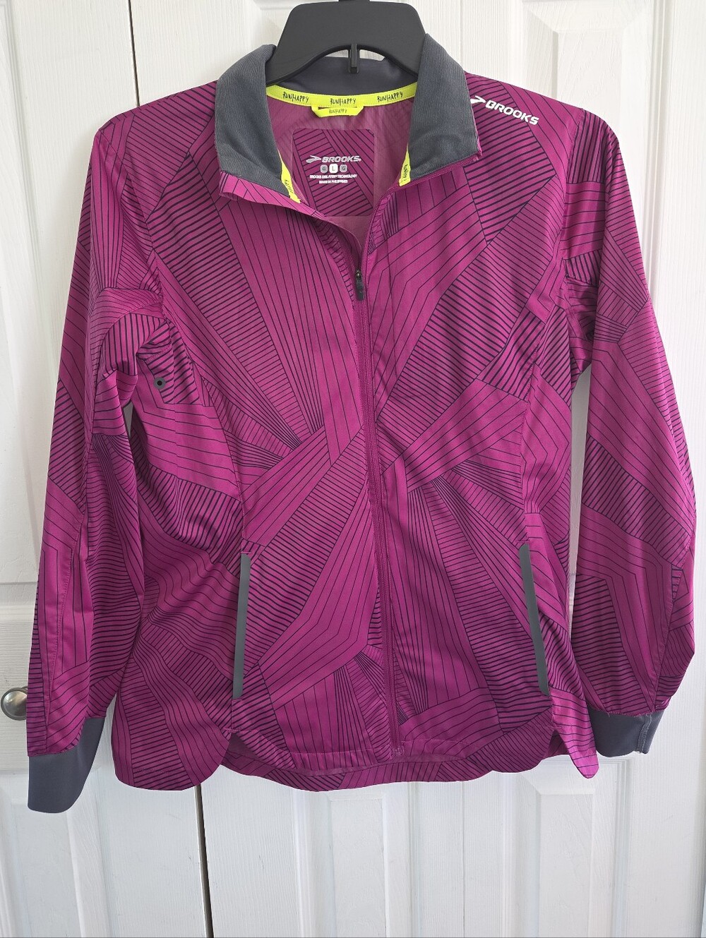Brooks Women's Fuchsia Geometric-Print Light Windbreaker Jacket, Size Lg